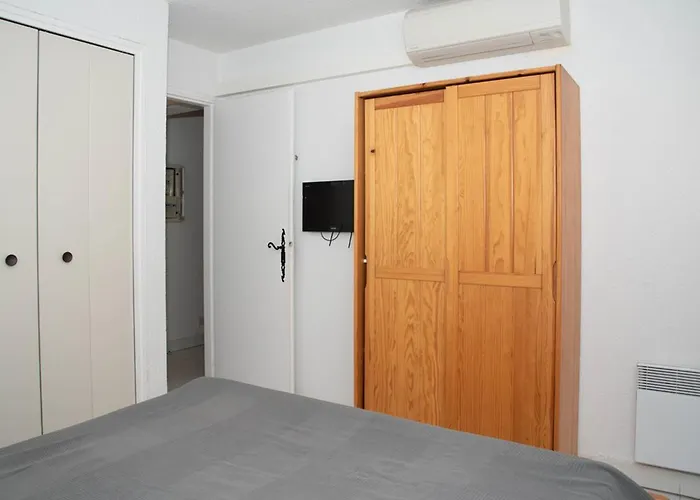 아파트 Location T2 Au Lavandou, Et Parking Prive, Pour 4 Pers - Fr-1-803-47