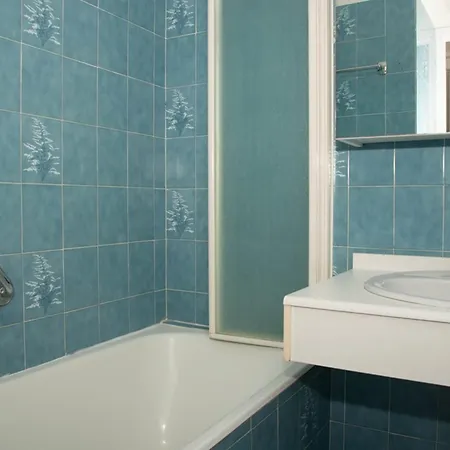 Location T2 Au Lavandou, Et Parking Prive, Pour 4 Pers Apartment *