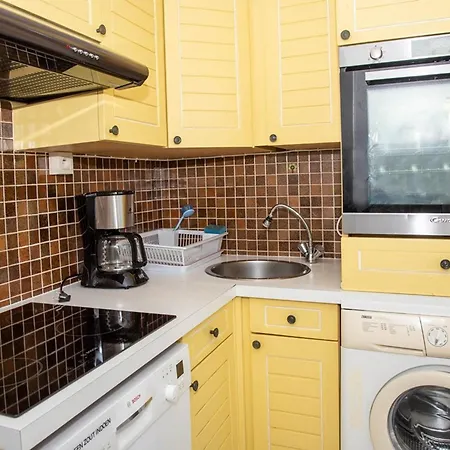Location T2 Au Lavandou, Et Parking Prive, Pour 4 Pers