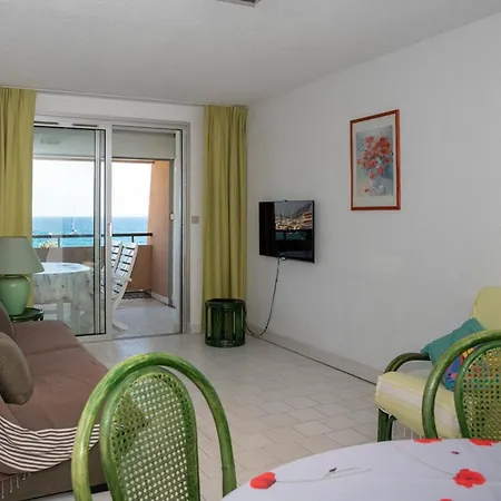 Apartment Location T2 Au Lavandou, Et Parking Prive, Pour 4 Pers *